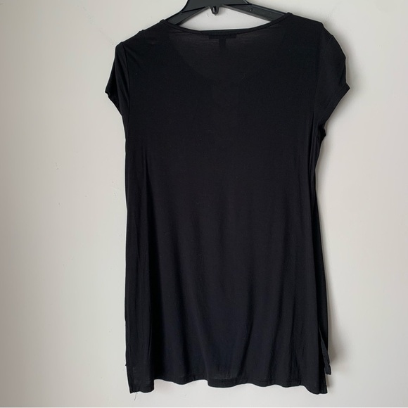 CABLE & Gauge Black Top With Gold Circle Neckline Size Large - Picture 3 of 7